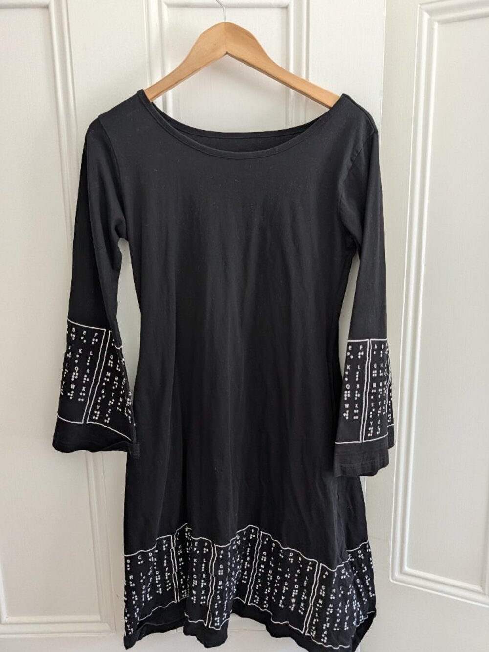 Svaha Braille Bell-Sleeve A-Line Dress (Black)